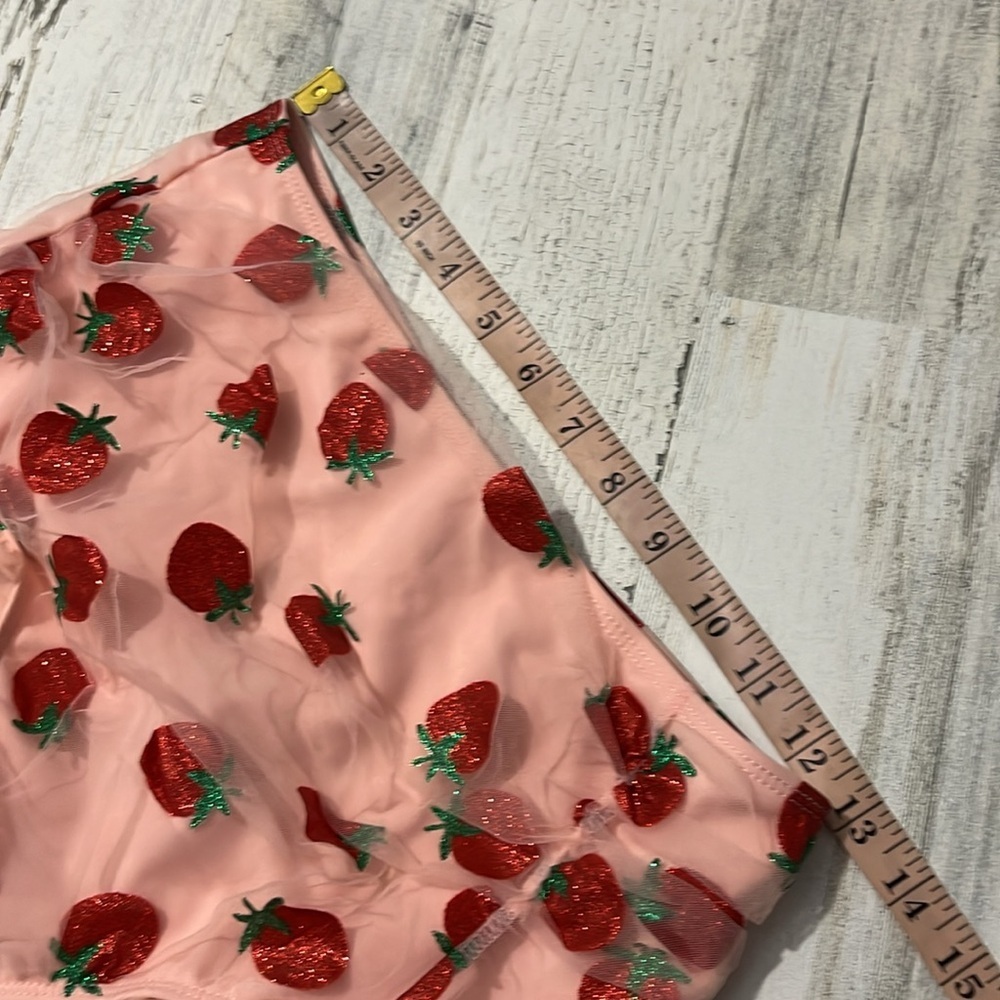 Retro Lace Strawberry Bikini Size Small. NWT - Picture 11 of 12